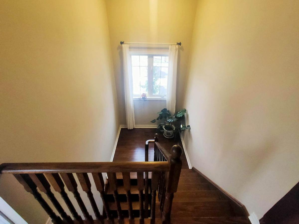 Affordable Room With Free Parking In Newmarket On Eksteriør billede