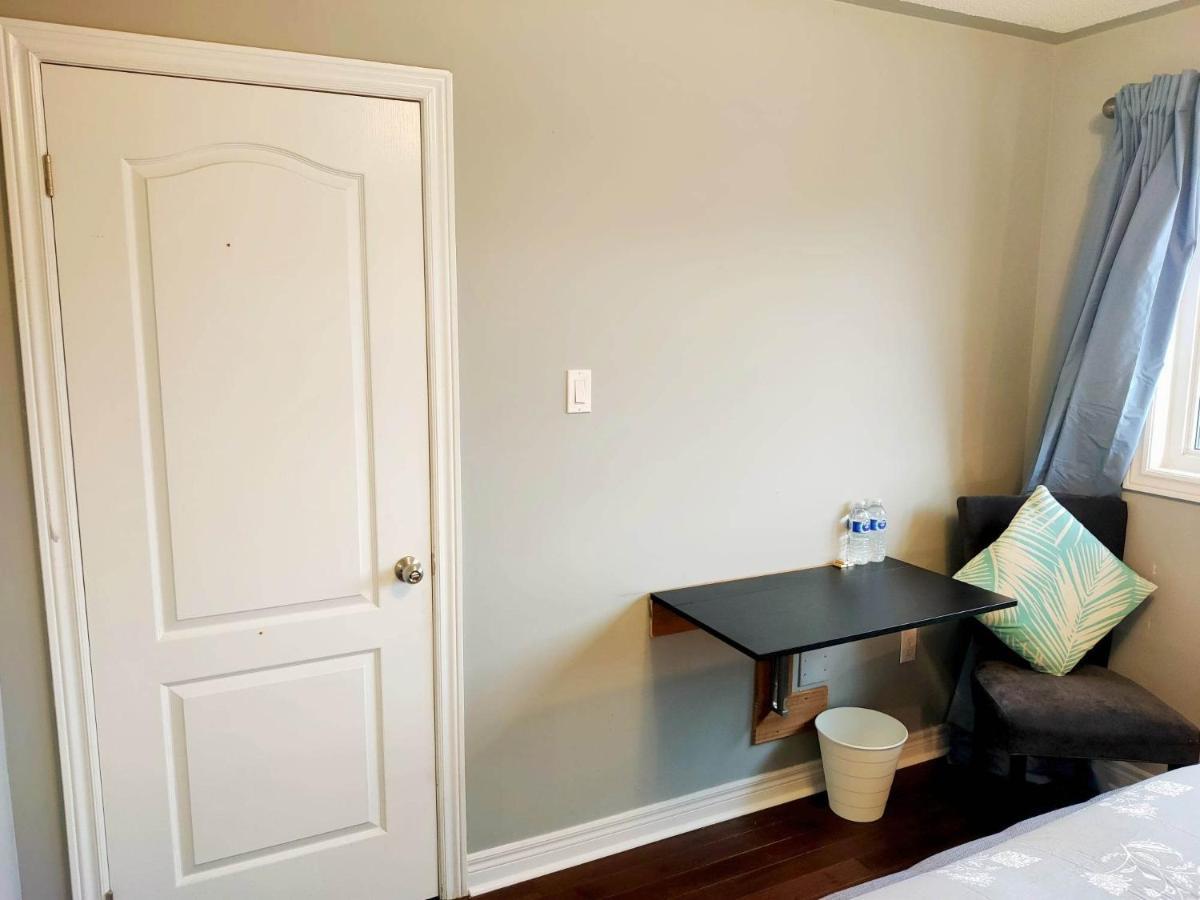 Affordable Room With Free Parking In Newmarket On Eksteriør billede