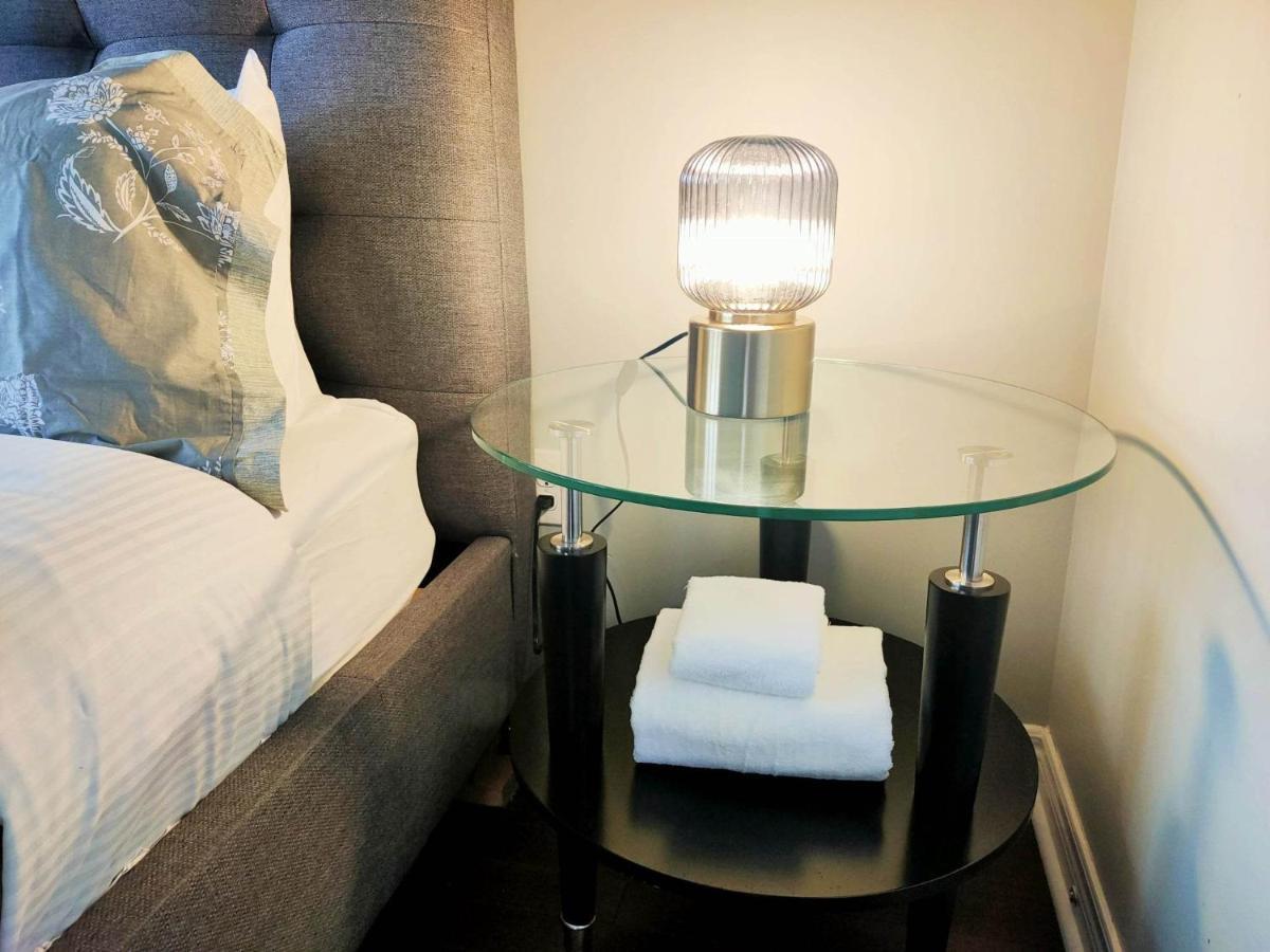 Affordable Room With Free Parking In Newmarket On Eksteriør billede