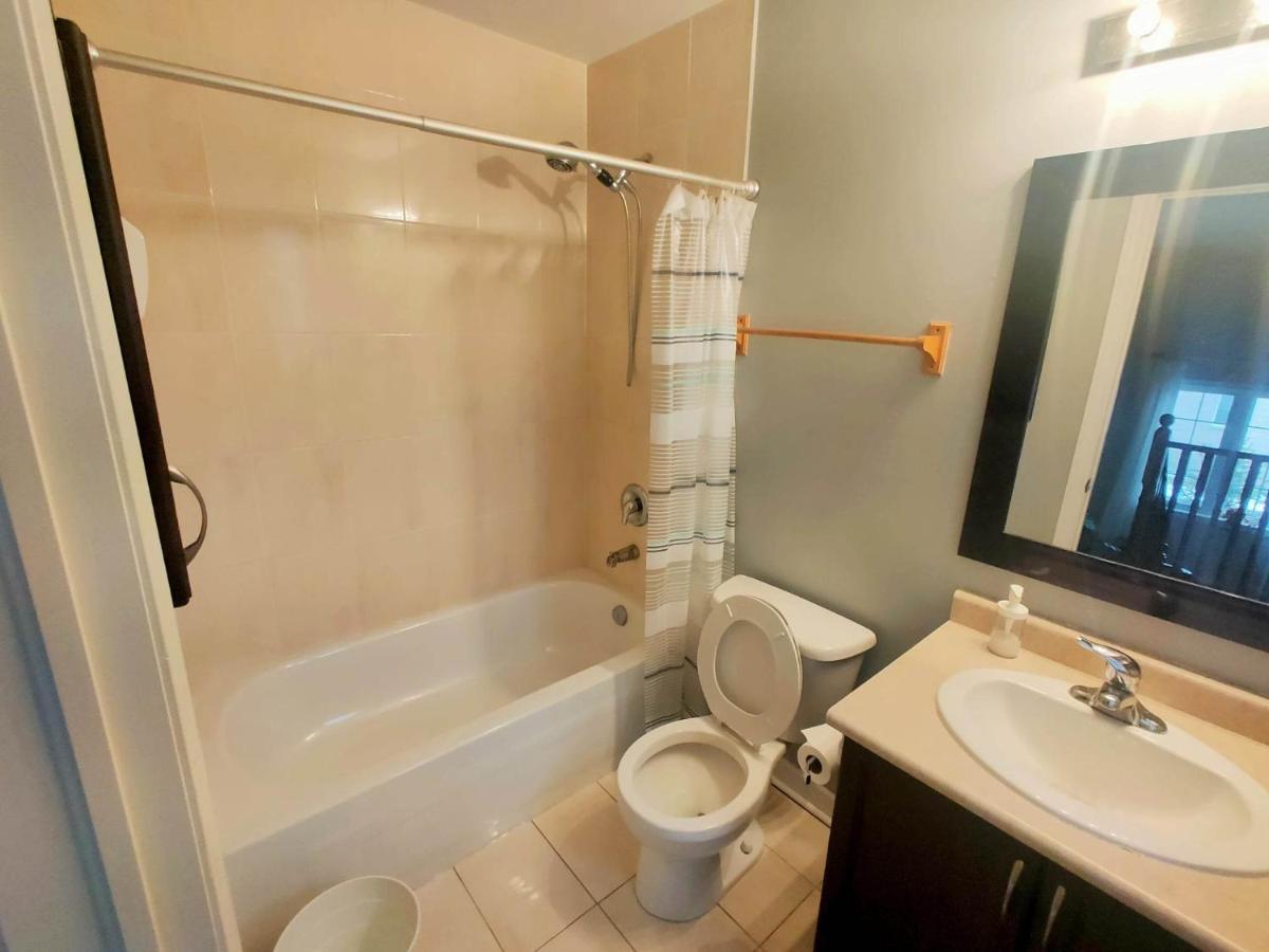 Affordable Room With Free Parking In Newmarket On Eksteriør billede