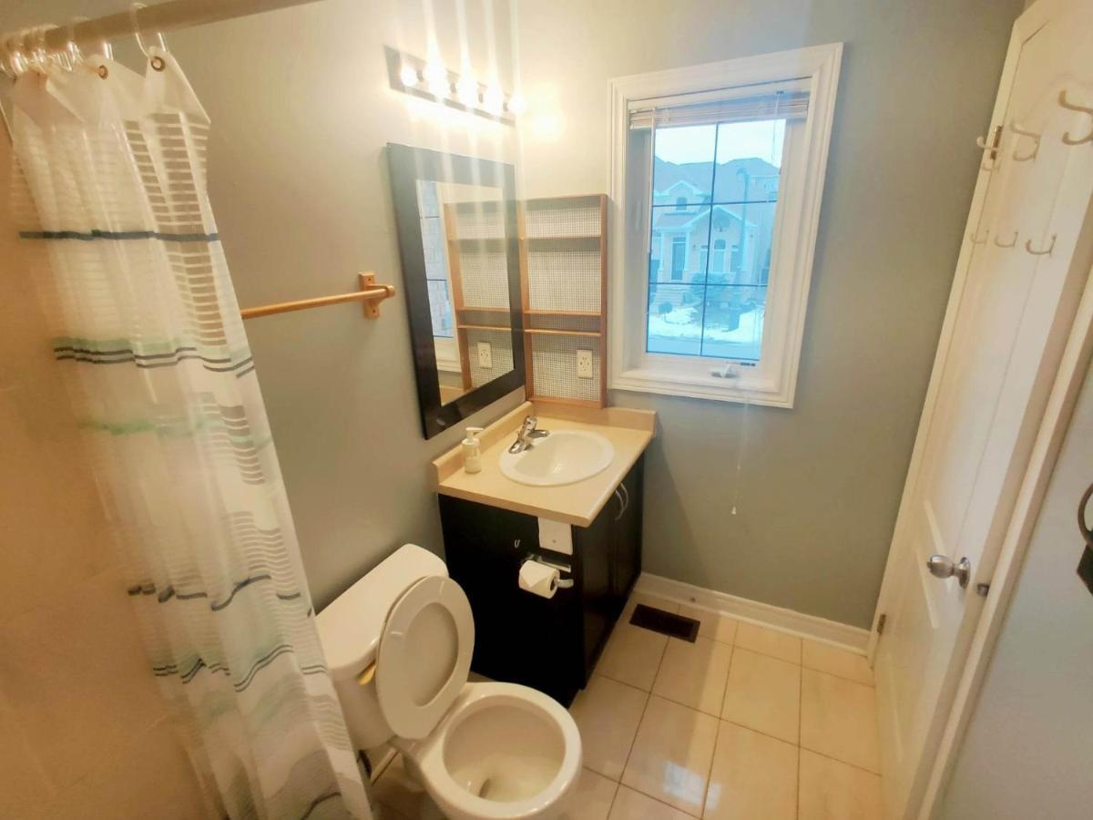 Affordable Room With Free Parking In Newmarket On Eksteriør billede