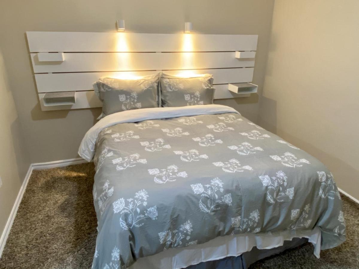 Affordable Room With Free Parking In Newmarket On Eksteriør billede